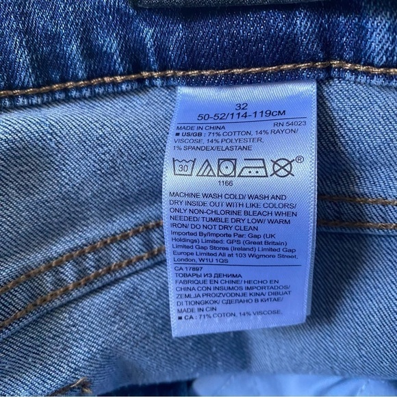 Banana Republic Women's Blue Distressed Girlfriend Jeans Size 32 - Picture 5 of 6